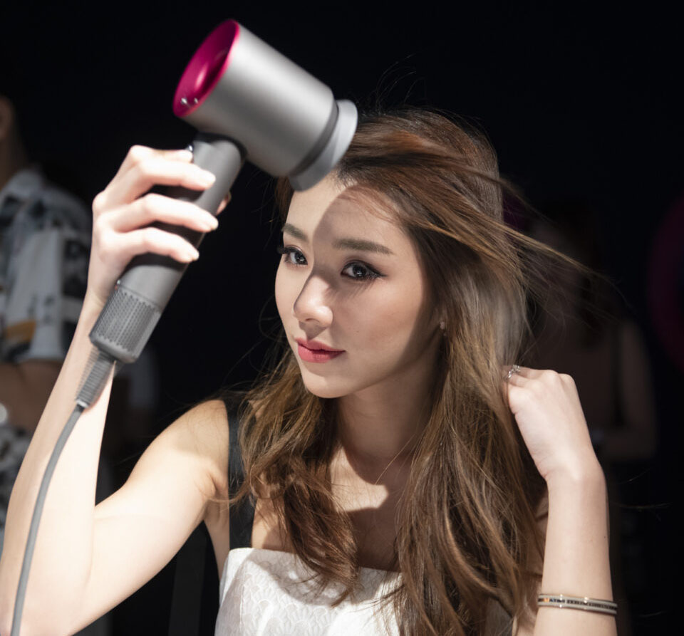 سری جانبی هوا ملایم (Gentle Air Attachment) داخل پک کامل سشوار دایسون - Dysononline.ir